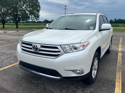 Used 2012 Toyota Highlander FWD w/ Tech Pkg image 9