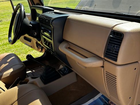 Used 2000 Jeep Wrangler Sahara AWD/4WD image 6