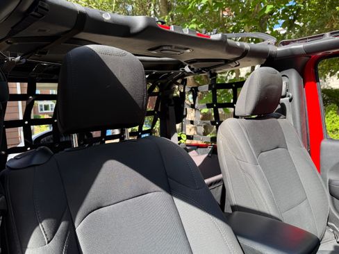 Used 2018 Jeep Wrangler Sport AWD/4WD image 32