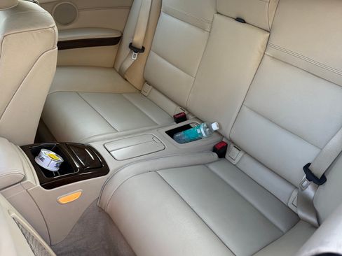 Used 2009 BMW 335i Convertible image 9