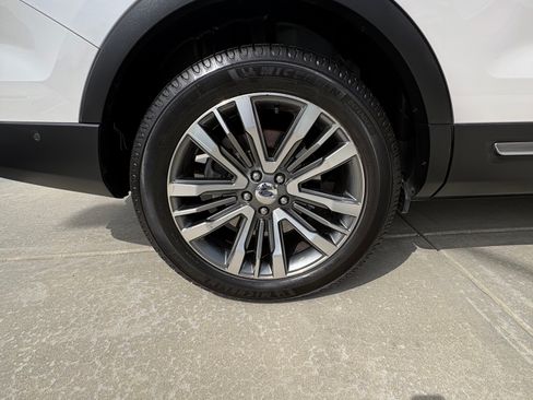 Used 2017 Ford Explorer Platinum AWD/4WD image 28
