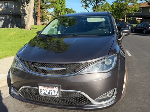 Used 2019 Chrysler Pacifica Touring Plus w/ Tire & Wheel Group image 2