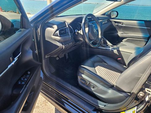 Used 2020 Toyota Camry SE image 9