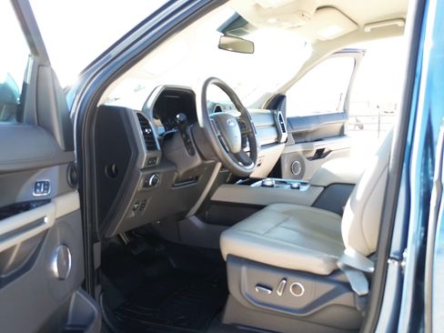 Used 2018 Ford Expedition Max XLT w/ Equipment Group 202A image 13