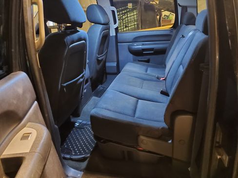 Used 2010 Chevrolet Silverado 2500 LT w/ Interior Plus Package image 10