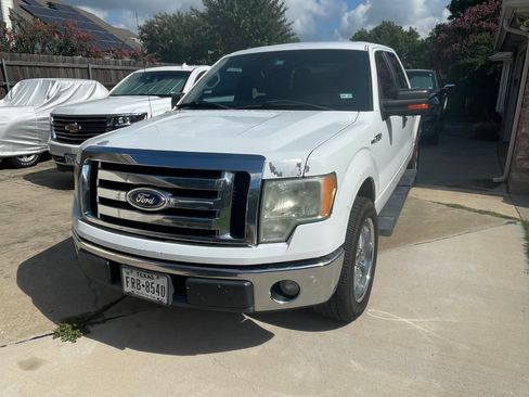 Used 2011 Ford F150 XLT w/ XLT Convenience Pkg image 2
