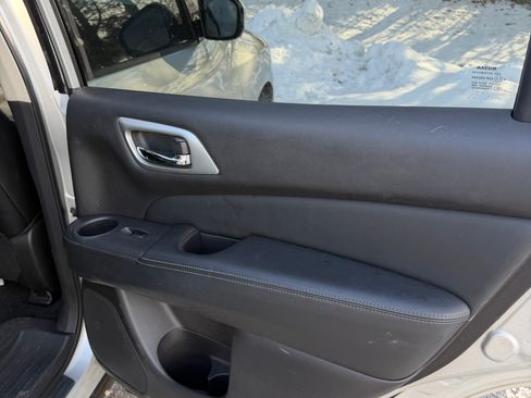 Used 2016 Nissan Pathfinder Platinum w/ Family Entertainment Package image 12