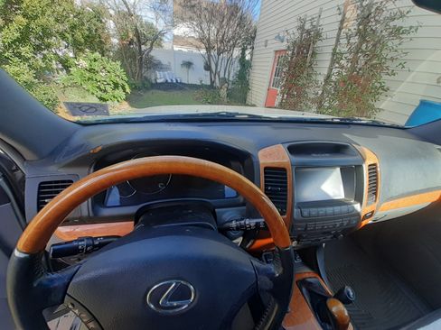 Used 2004 Lexus GX 470 image 9