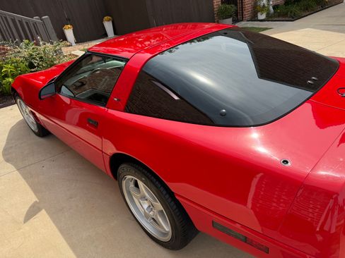 Used 1995 Chevrolet Corvette Coupe RWD image 2