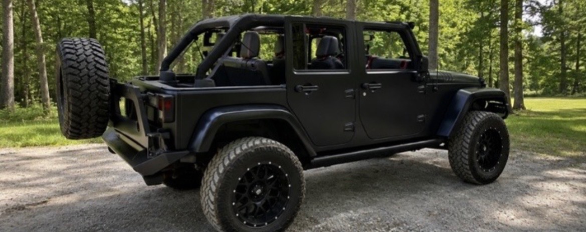 Used 2016 Jeep Wrangler Unlimited Sahara w/ Connectivity Group AWD/4WD image 8