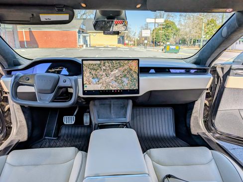 Used 2022 Tesla Model S Plaid image 5