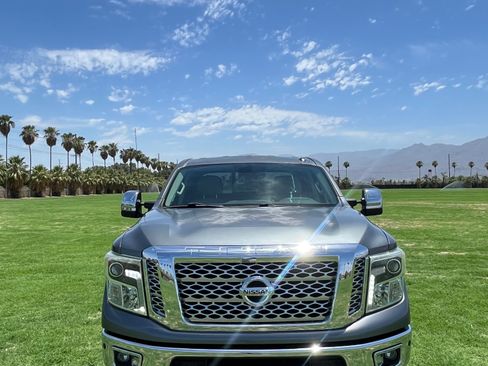 Used 2016 Nissan Titan SL AWD/4WD image 4