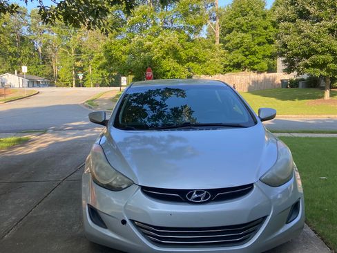 Used 2011 Hyundai Elantra GLS w/ Preferred Equipment Pkg 3 image 4