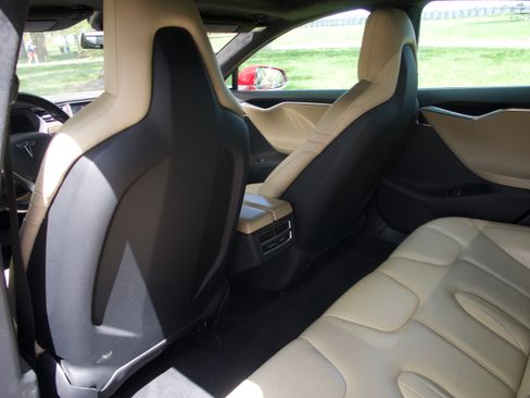 Used 2015 Tesla Model S 70D AWD/4WD image 22