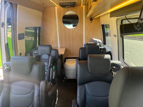 Used 2024 Mercedes-Benz Sprinter 2500 image 12