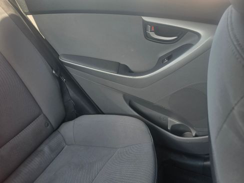 Used 2014 Hyundai Elantra SE FWD image 12