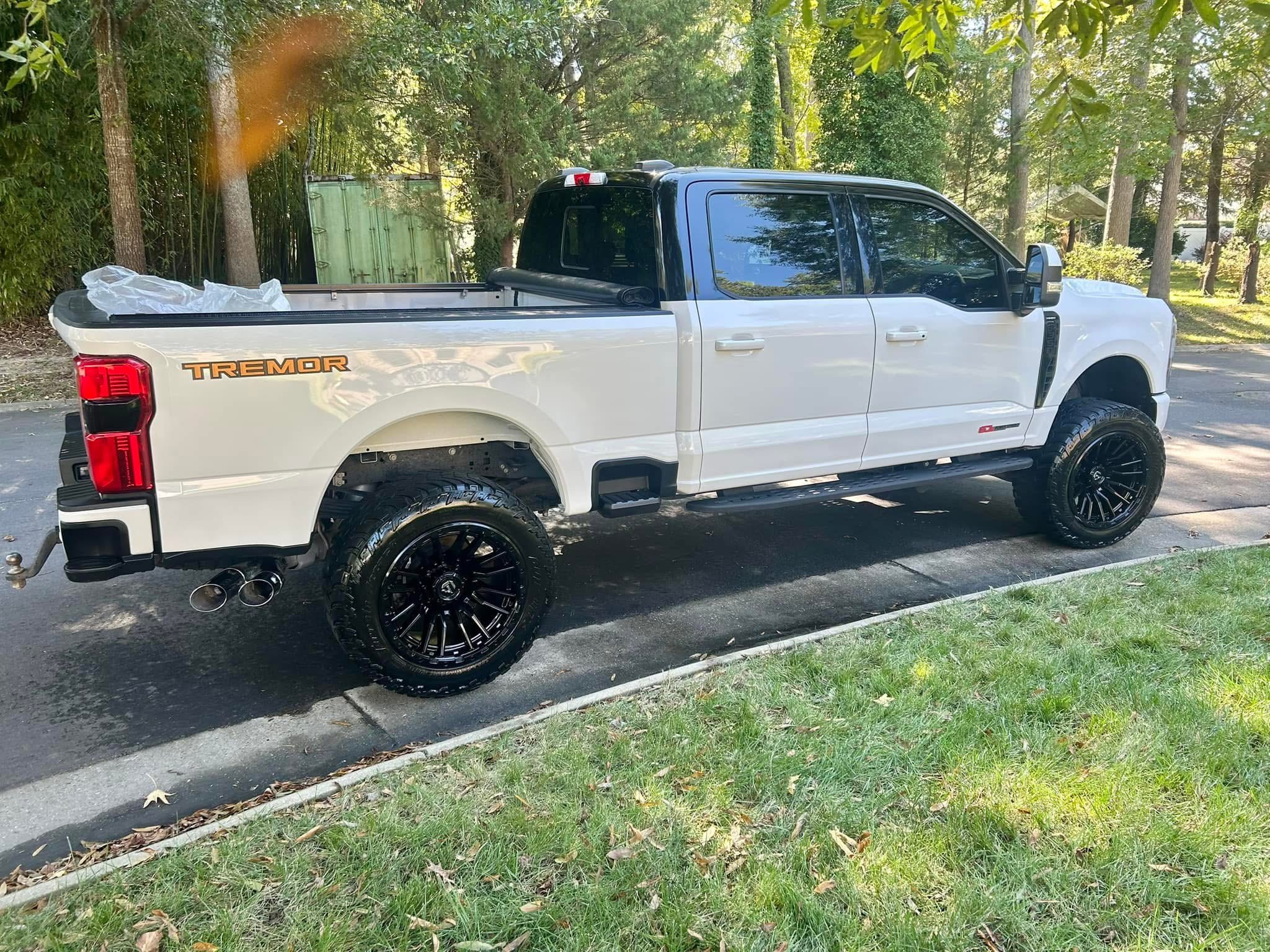 Used 2023 Ford F350 Lariat w/ Lariat Ultimate Package AWD/4WD image 1