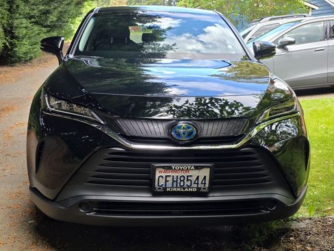 Used 2022 Toyota Venza LE AWD/4WD image 8