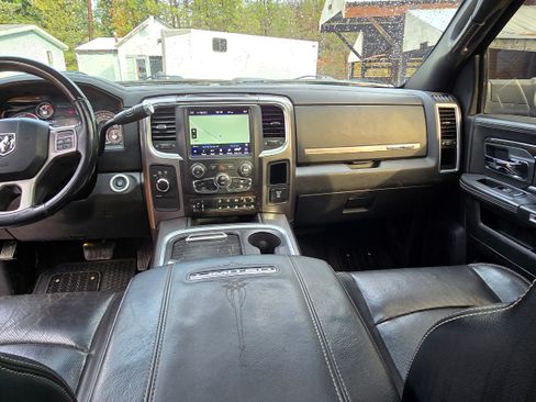 Used 2018 RAM 3500 Laramie Longhorn image 19