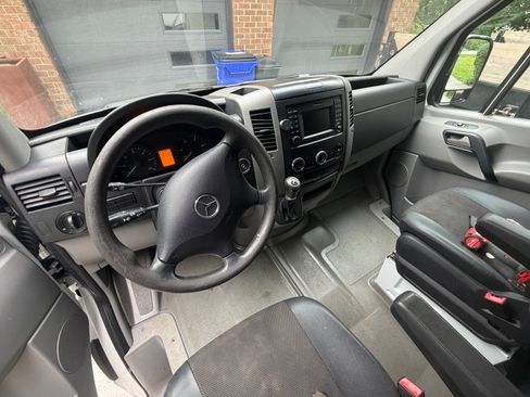 Used 2015 Mercedes-Benz Sprinter 2500 image 13