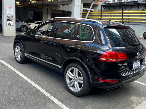 Used 2013 Volkswagen Touareg Executive AWD/4WD image 5