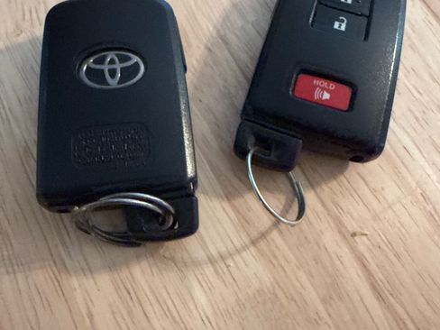 Used 2020 Toyota Tacoma Limited RWD image 19
