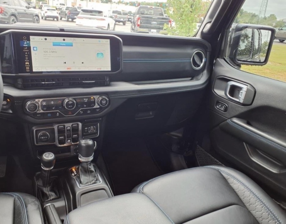 Used 2024 Jeep Wrangler High Altitude AWD/4WD image 12