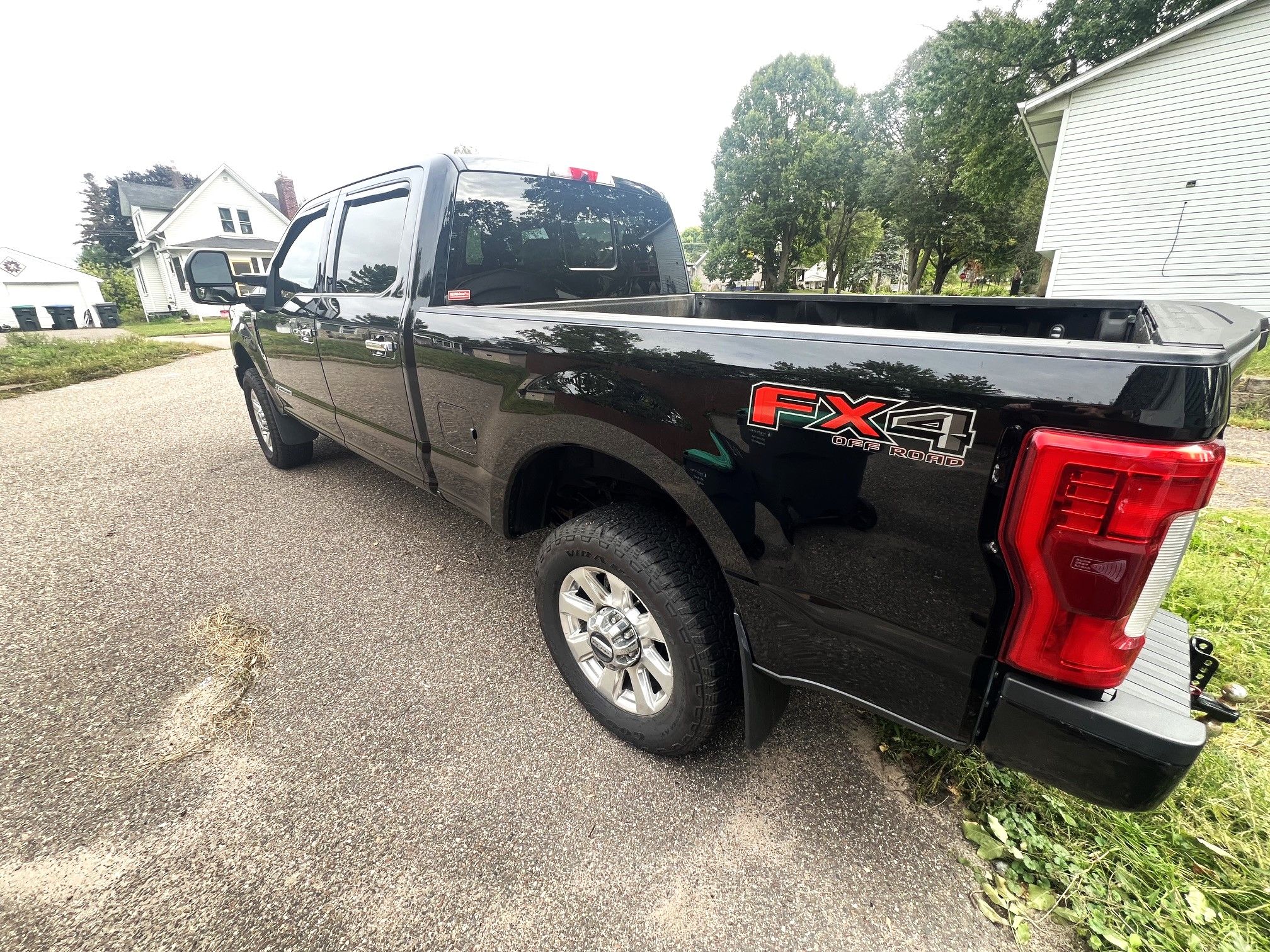 Used 2018 Ford F350 Platinum w/ Platinum Ultimate Package AWD/4WD image 9