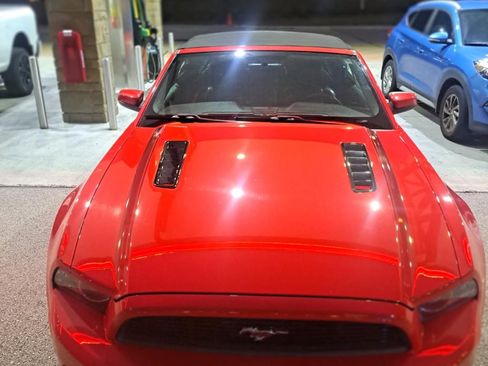 Used 2013 Ford Mustang GT Premium w/ Electronics Pkg RWD image 2