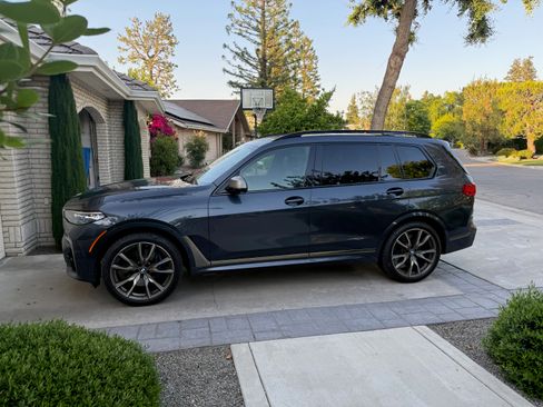 Used 2020 BMW X7 M50i w/ Dynamic Handling Package AWD/4WD image 4