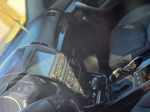 Used 2015 Kia Sorento EX w/ EX V6 Touring Package image 4