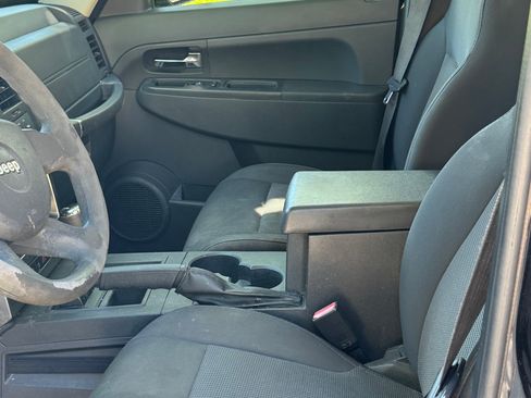Used 2009 Jeep Liberty Sport AWD/4WD image 2