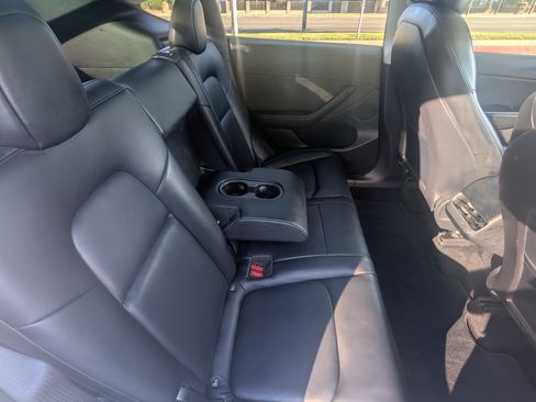 Used 2021 Tesla Model Y Long Range AWD/4WD image 4