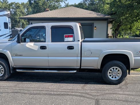 Used 2006 Chevrolet Silverado 2500 LT w/ Heavy-Duty Power Package AWD/4WD image 1