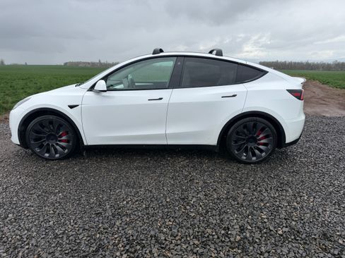 Used 2023 Tesla Model Y Performance image 4