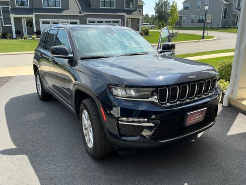 Used 2023 Jeep Grand Cherokee Limited AWD/4WD image 2