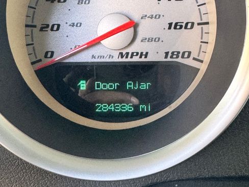 Used 2006 Dodge Magnum SRT8 w/ SRT Option Group III RWD image 4
