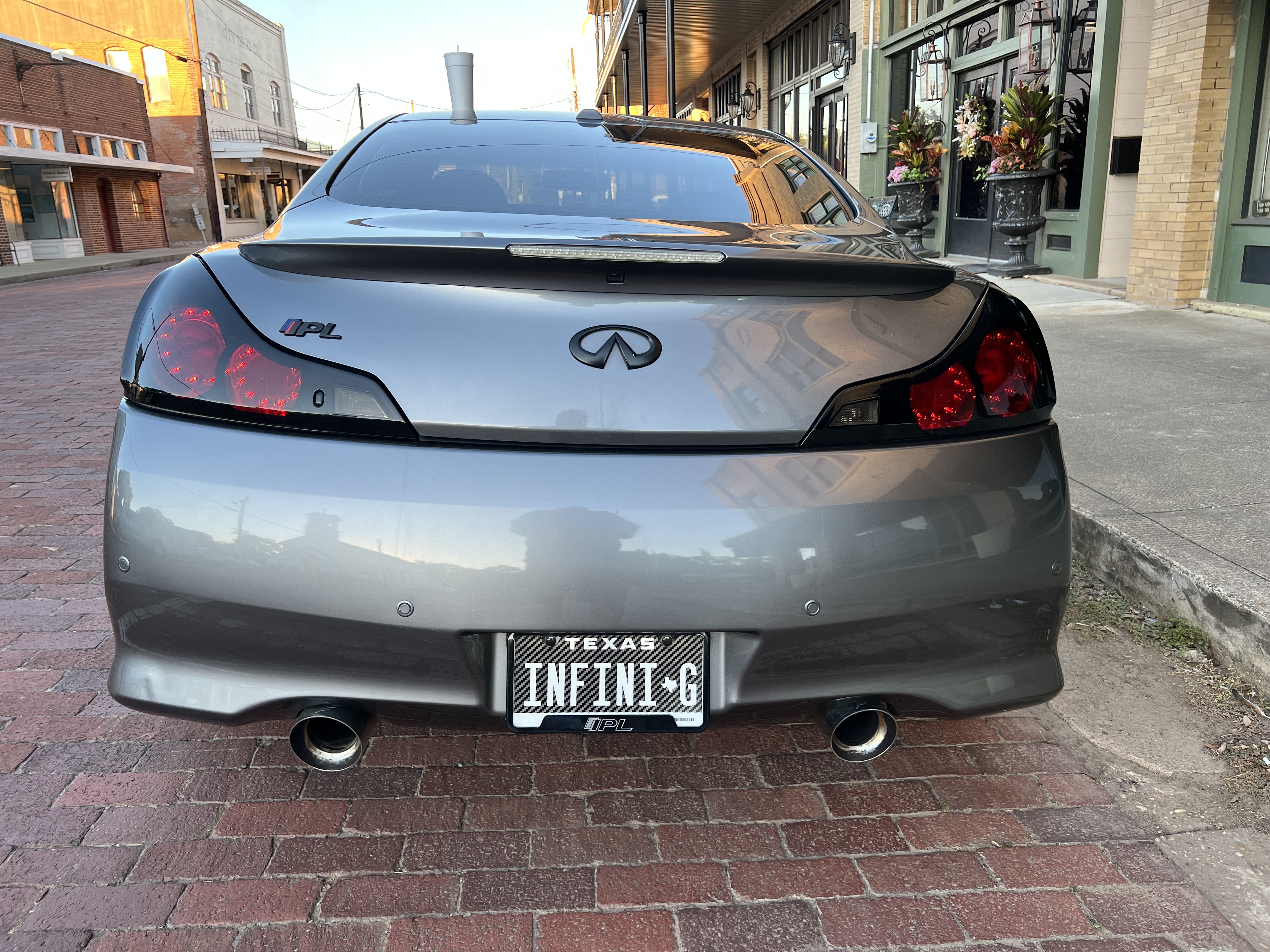 Used 2011 INFINITI G37 IPL RWD image 4