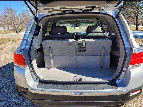 Used 2012 Toyota Highlander Limited w/ Tow Pkg image 9
