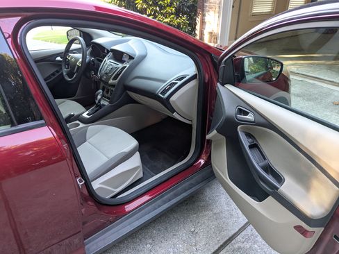 Used 2014 Ford Focus SE FWD image 14