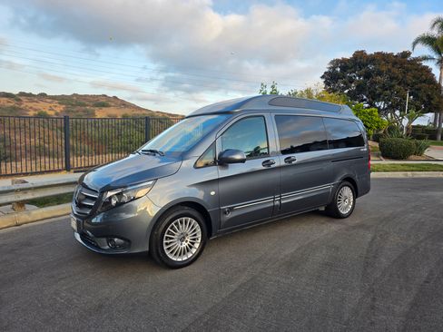 Used 2019 Mercedes-Benz Metris Passenger image 1
