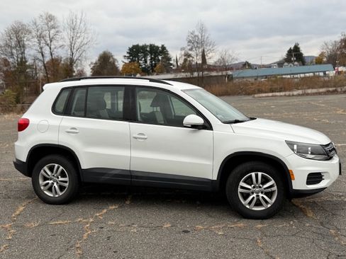 Used 2017 Volkswagen Tiguan S image 5