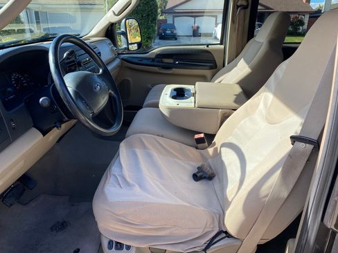 Used 2005 Ford F250 XLT image 5