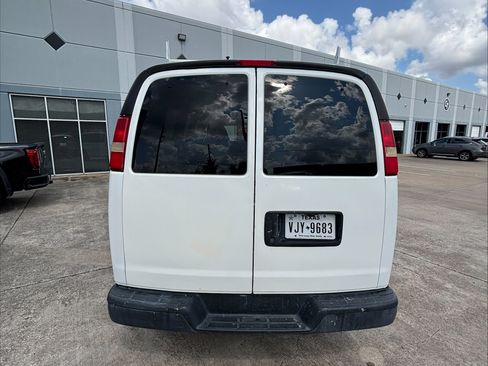 Used 2011 Chevrolet Express 2500 LS RWD image 2