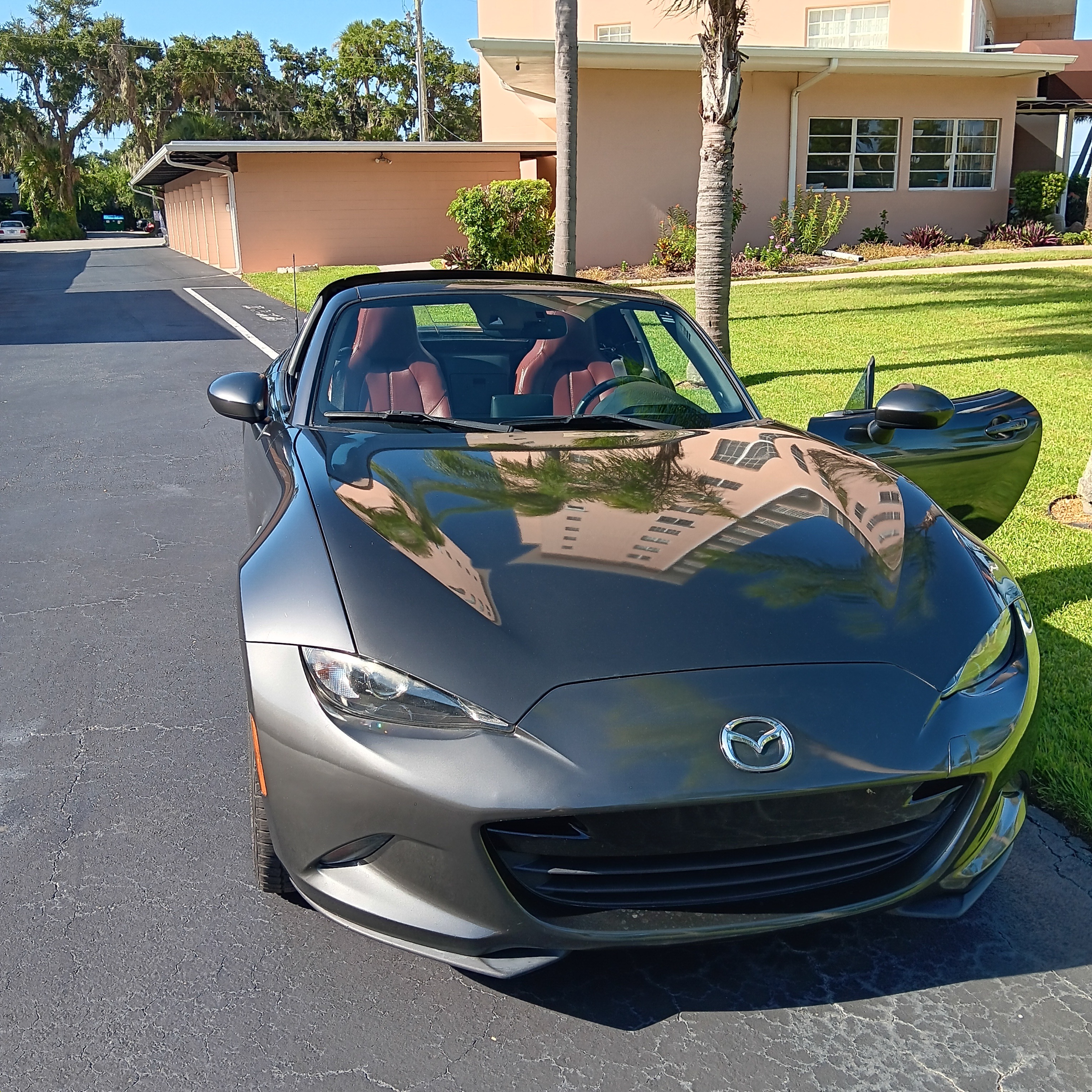 Used 2018 MAZDA MX-5 Miata RF Grand Touring RWD image 2