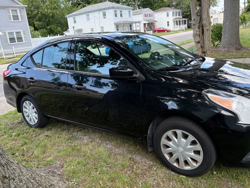 Used 2017 Nissan Versa S FWD image 4