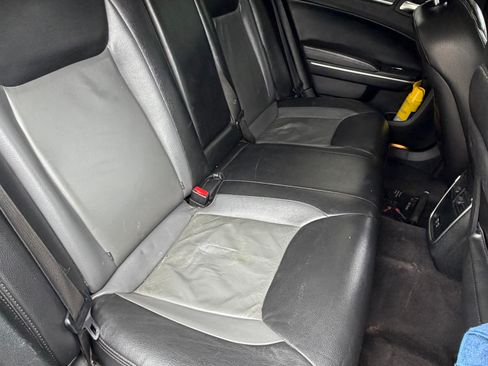 Used 2018 Chrysler 300 Touring AWD/4WD image 23