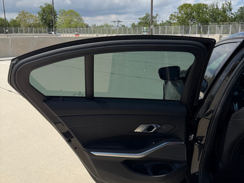 Used 2019 BMW 330i Sedan w/ M Sport Package RWD image 21