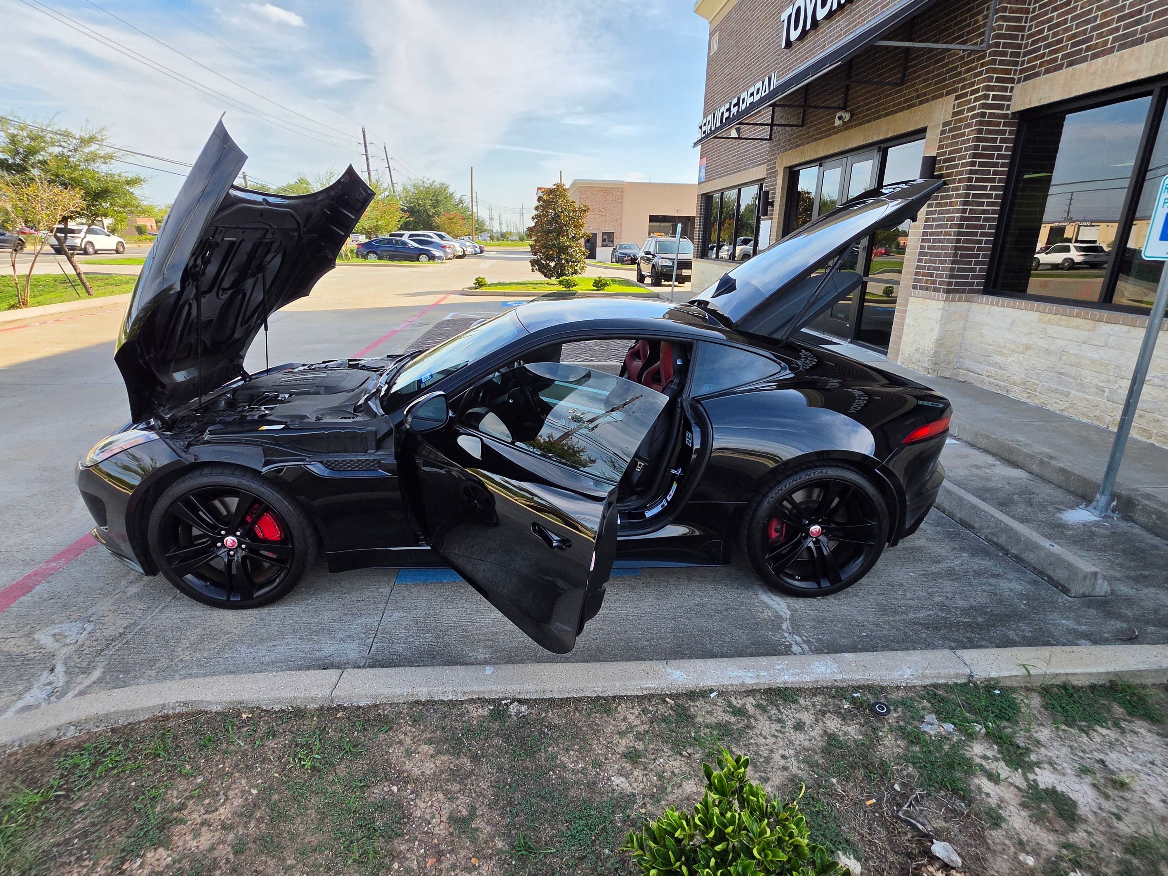 Used 2015 Jaguar F-TYPE R RWD image 8