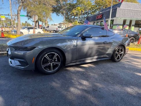 Used 2025 Ford Mustang Premium image 2